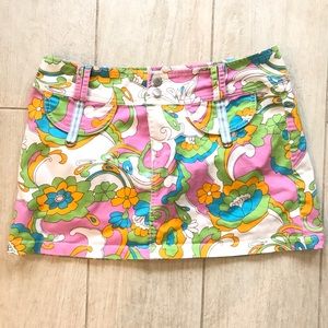 Super cute retro mini skirt!